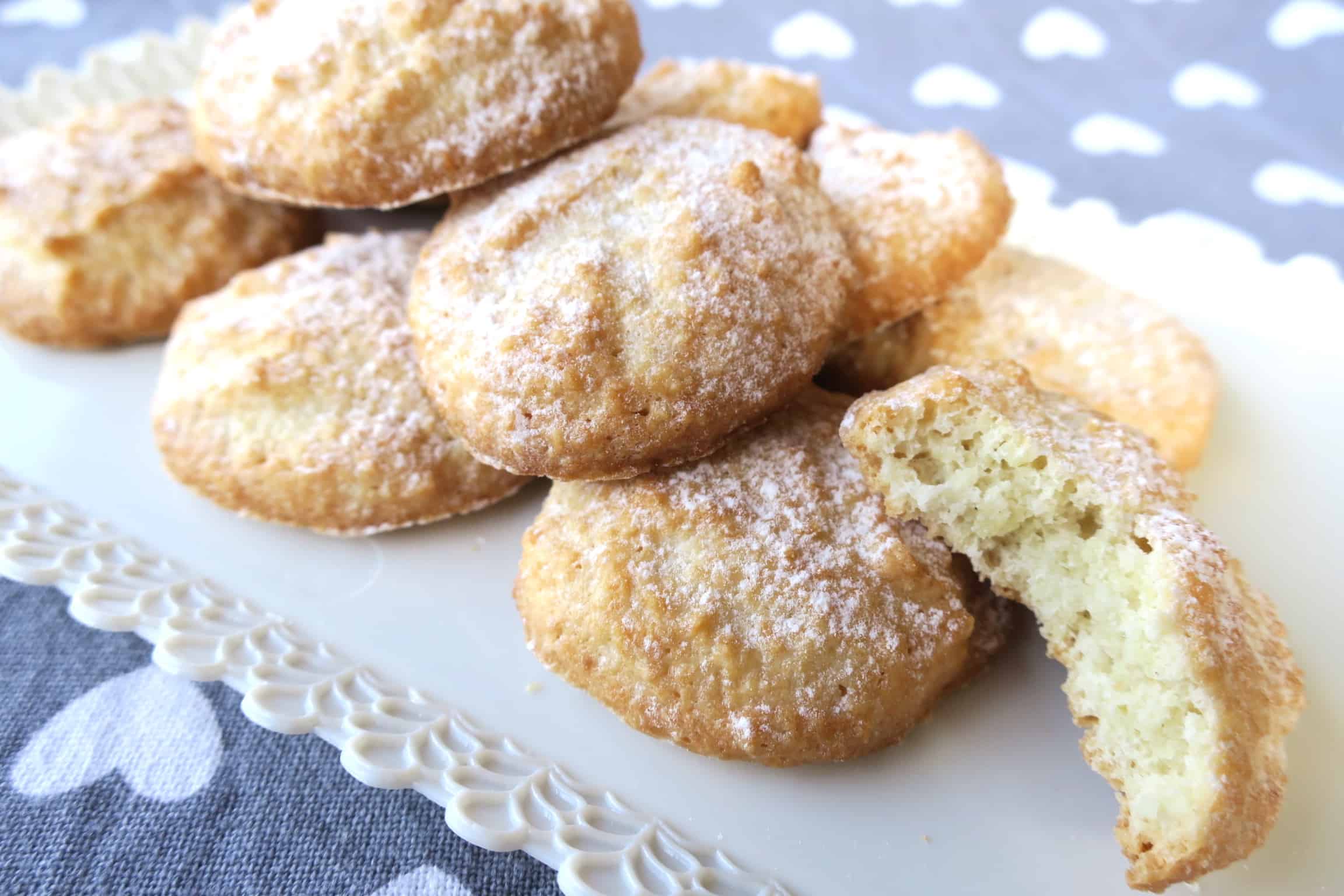 Easy Sugar Free Italian Amaretti Biscuits Queen Keto