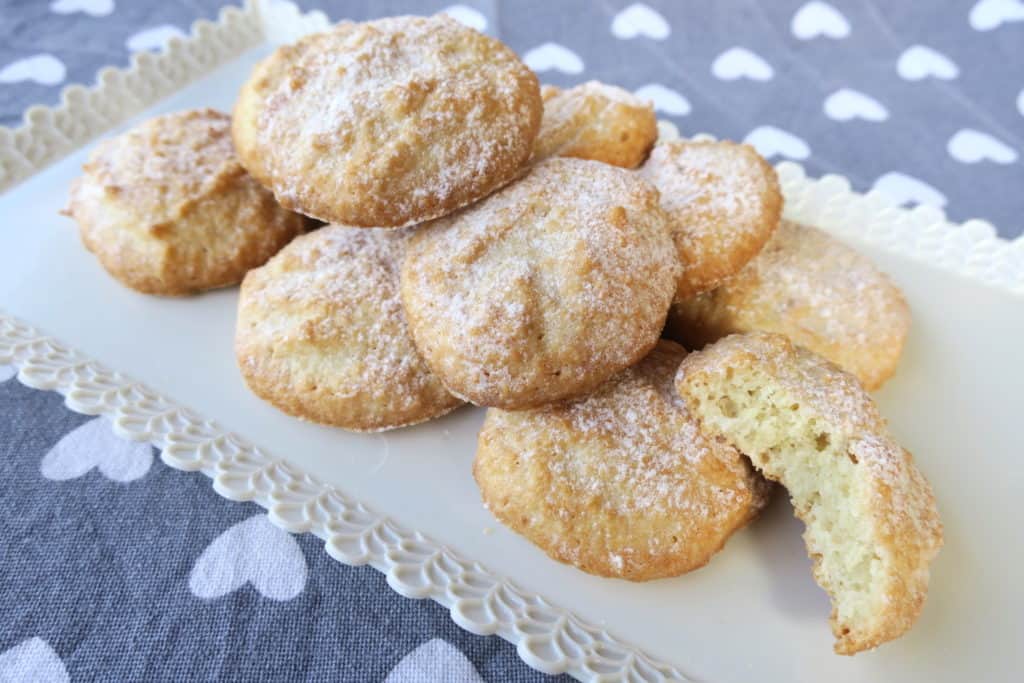 easy sugar free italian amaretti biscuits
