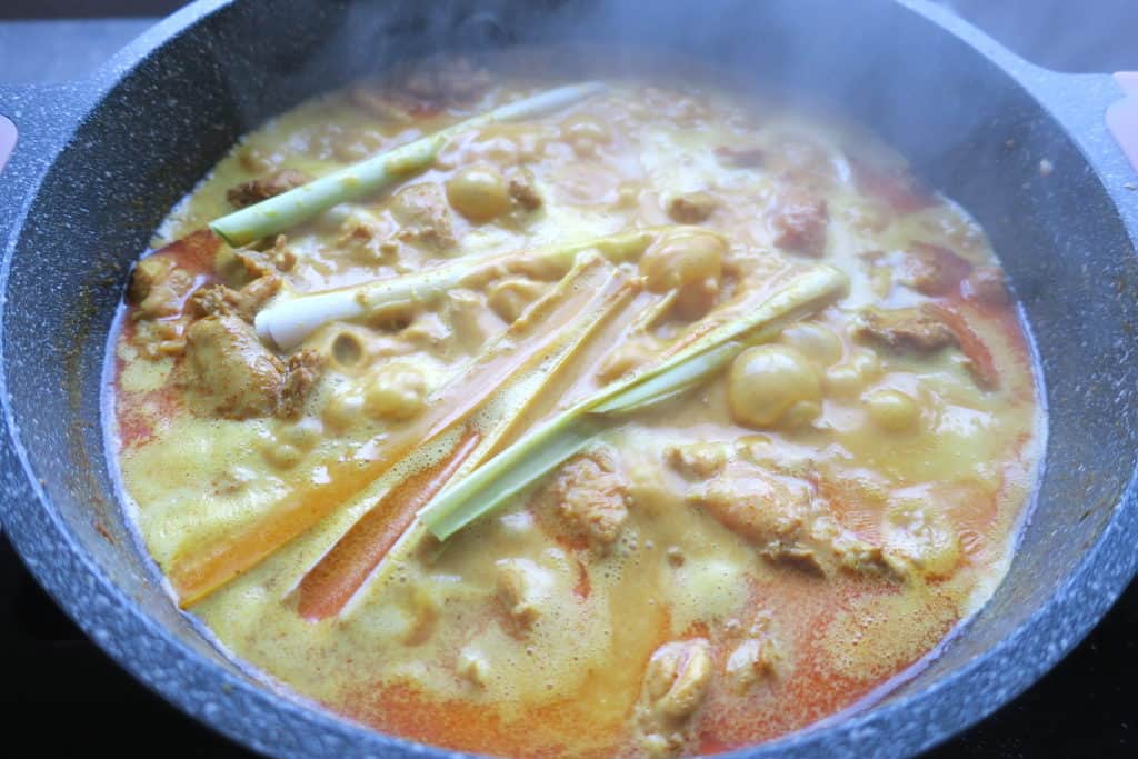 keto low carb green thai chicken curry