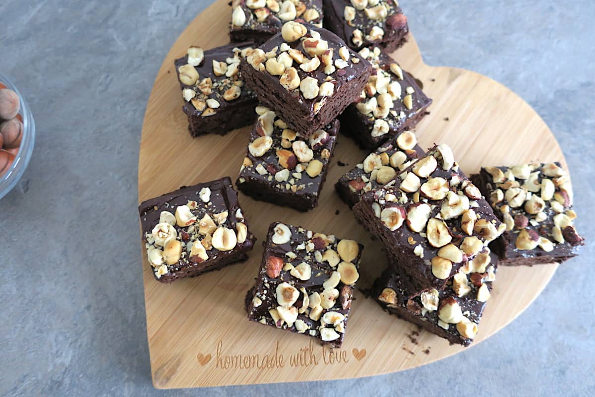 Keto Hemp Brownies with Nut.ella & Hazelnut Crumbs