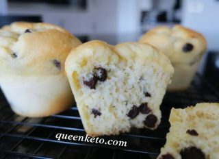 Choc Chip KETO Muffins as they should be. Light, spongy, just sweet enough, Low in Calories and just 1.4g carbs. 😋
Get the recipe by tapping on the link ⬆️ and then "Recipes". Or go straight to queenketo.com in your browser 🌐.
.
.
.
.
.
.
.
.
.
.
.
.
#keto #ketolife #ketosis #ketomuffins #chocchip #ketotreats #ketofan #ketoukcommunity #ketouk #sugarfree #sugarfreetreats #easyketo #sugarfreelife #lowcarb #lchf #chetogenica #cetogenica #lowcarbuk #lowcarbtreats #cleanketo #muffinsarelife #queenketo #cleaneatingrecipes #lowcalorieketo #lowcaloriemuffins
