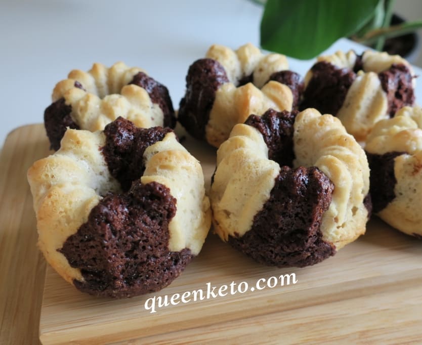 💜 Keto Mini Bundt Cakes. 1.5g carbs and Low Calorie. Impossibly tasty, moist and spongy, yet FREE FROM: Gluten, Yeast, Sugar, Egg, Butter, Coconut. 
💜 Get the Recipe at queenketo.com or click on my bio link ⬆️ and then tap 