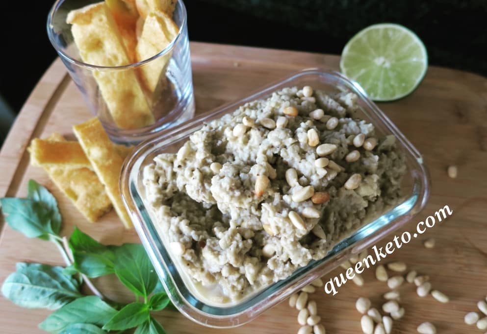 Baba Ganoush 🍆! 2.5g carbs in this divine  Middle Eastern dip. Find the recipe at queenketo.com or tap the link in bio then "Recipes". 
🍆🍆🍆🍆🍆🍆🍆